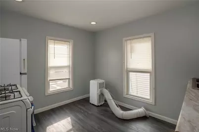 557 W Hopocan Avenue, Barberton, OH 44203 - Photo 18