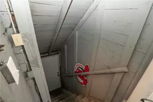 557 W Hopocan Ave, Barberton, OH 44203 - Photo 14