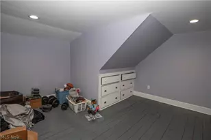 557 W Hopocan Ave, Barberton, OH 44203 - Photo 24