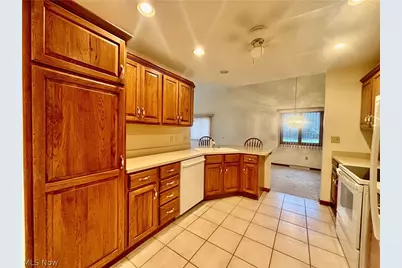 4175 Fawn Trail NE #A, Warren, OH 44483 - Photo 8