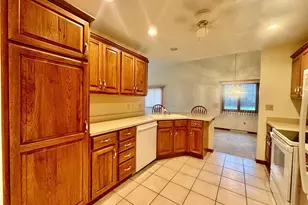 4175 Fawn Trail NE, Warren, OH 44483 - Photo 8