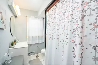 507 E Ford Avenue, Barberton, OH 44203 - Photo 8