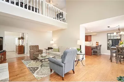 800 Hampton Circle #6, Aurora, OH 44202 - Photo 2