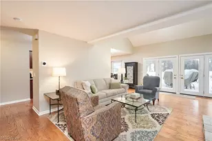 800 Hampton Cir, Aurora, OH 44202 - Photo 4