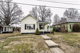 107 37th St, Vienna, WV 26105 - Photo 2
