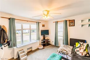 107 37th St, Vienna, WV 26105 - Photo 4