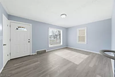 20705 Hansen Road, Maple Heights, OH 44137 - Photo 2