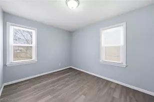 20705 Hansen Rd, Maple Heights, OH 44137 - Photo 8
