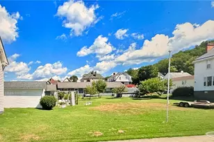 165 9th St, Wellsburg, WV 26070 - Photo 2