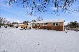 2525 Hollyview Ave NE, Canton, OH 44721 - Photo 2