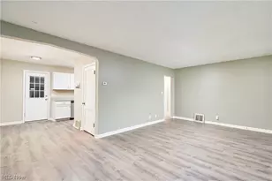 114 Davenport Ave, Akron, OH 44312 - Photo 8