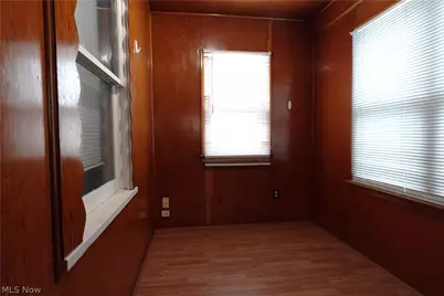 982 Merton Avenue, Akron, OH 44306 - Photo 8