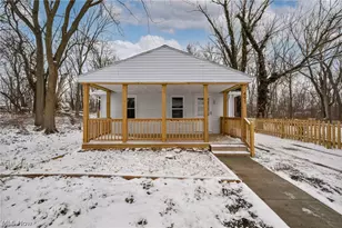 491 E 39th St, Lorain, OH 44055 - Photo 2