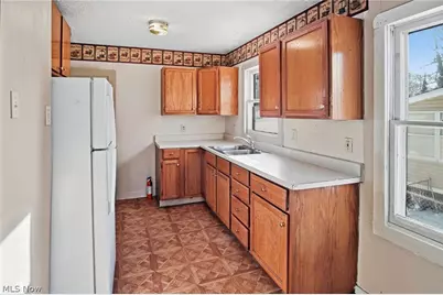 660 Hollibaugh Avenue, Akron, OH 44310 - Photo 6