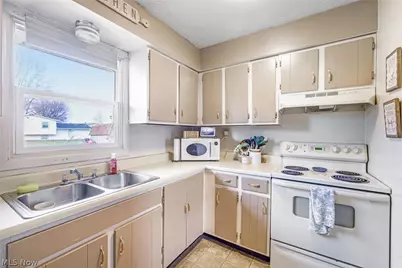 3568 Boettler Street NE, Canton, OH 44721 - Photo 8