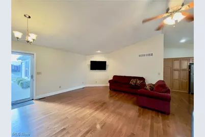 708 Oak Tree Lane, Belpre, OH 45714 - Photo 6