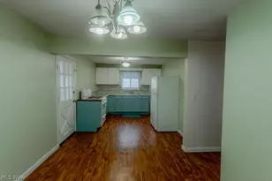 710 21st St, Vienna, WV 26105 - Photo 6