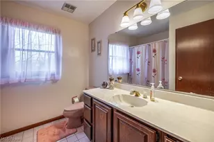 10037 Jamestown Dr, North Royalton, OH 44133 - Photo 18