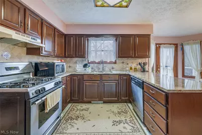 10037 Jamestown Drive, North Royalton, OH 44133 - Photo 6