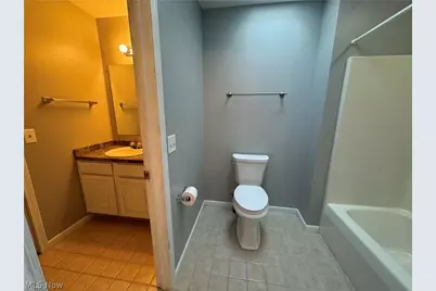 242 Ravenshollow Drive, Cuyahoga Falls, OH 44223 - Photo 18