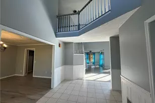 242 Ravenshollow Dr, Cuyahoga Falls, OH 44223 - Photo 2