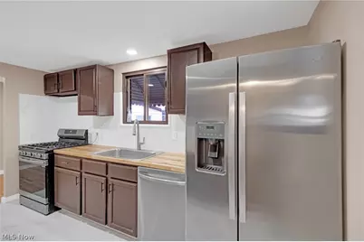 6377 Ledgebrook Drive, Brookpark, OH 44142 - Photo 12