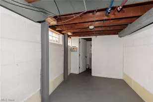 325 E 244th St, Euclid, OH 44123 - Photo 32