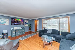 325 E 244th St, Euclid, OH 44123 - Photo 6