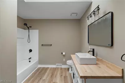 75 W Dartmore Avenue, Akron, OH 44301 - Photo 18