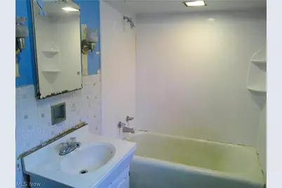 815 Longview Avenue, Akron, OH 44307 - Photo 12