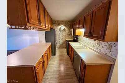 2331 E Market Street, Akron, OH 44312 - Photo 6