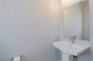 11208 N Park Pl, Loveland, OH 44104 - Photo 12