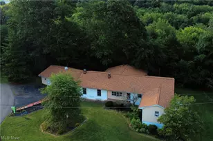 300 Eastlawn Cir, Zanesville, OH 43701 - Photo 2