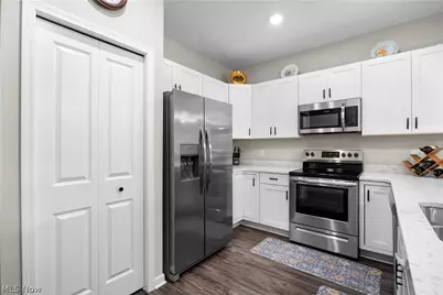 238 Silver Spring Circle, Elyria, OH 44035 - Photo 8