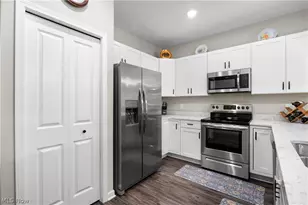 238 Silver Spg Cir, Elyria, OH 44035 - Photo 8