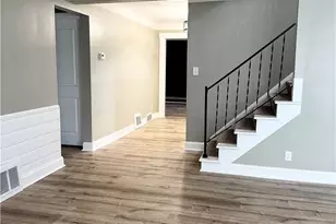 427 E 275th St, Euclid, OH 44132 - Photo 4