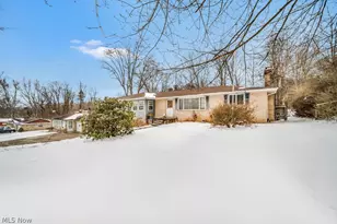 13458 Theeland Avenue NW, Uniontown, OH 44685 - Photo 2