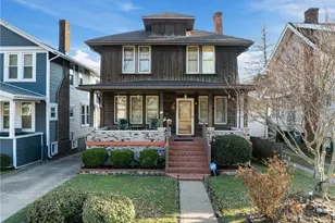 13 Prospect St, Bridgeport, OH 43912 - Photo 2