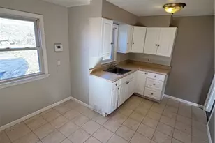 892 E 139th St, Loveland, OH 44110 - Photo 2