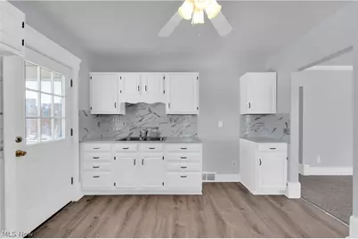 1026 W 4th Street #2/UP, Lorain, OH 44052 - Photo 6