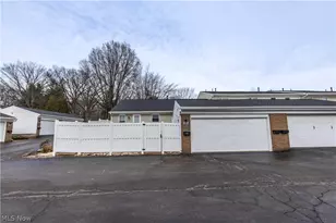 2033 Carlile Dr, Uniontown, OH 44685 - Photo 4