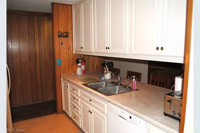 5743 Mills Creek Lane, North Ridgeville, OH 44039 - Photo 8