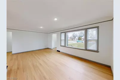 28507 Lakeshore Boulevard, Willowick, OH 44095 - Photo 8