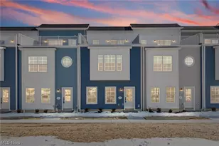 461 Harbor Ln, Lorain, OH 44052 - Photo 2