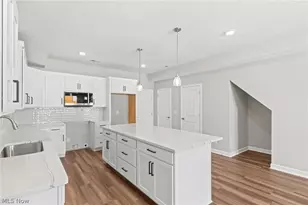 457 Harbor Ln, Lorain, OH 44052 - Photo 6