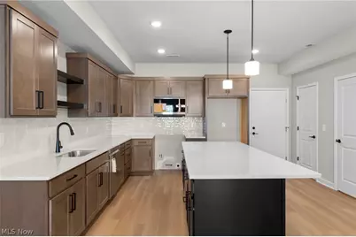 453 Harbor Lane, Lorain, OH 44052 - Photo 6