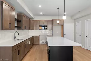 453 Harbor Ln, Lorain, OH 44052 - Photo 6