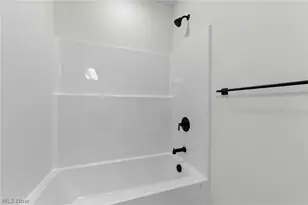 453 Harbor Ln, Lorain, OH 44052 - Photo 24