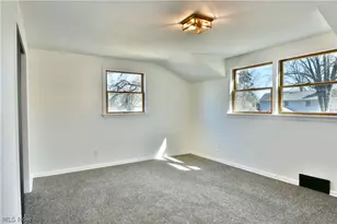 8351 Chesterton Dr, Youngstown, OH 44514 - Photo 30