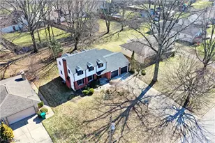 8351 Chesterton Dr, Youngstown, OH 44514 - Photo 4